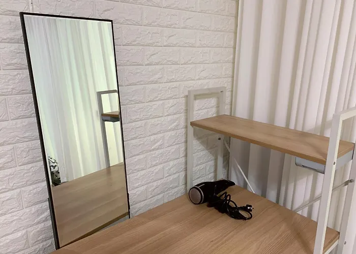 10, Near Hongik Univ, 2 Shower Rooms, Big House *