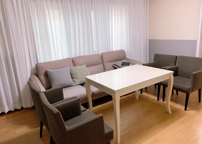 10, Near Hongik Univ, 2 Shower Rooms, Big House アパート *